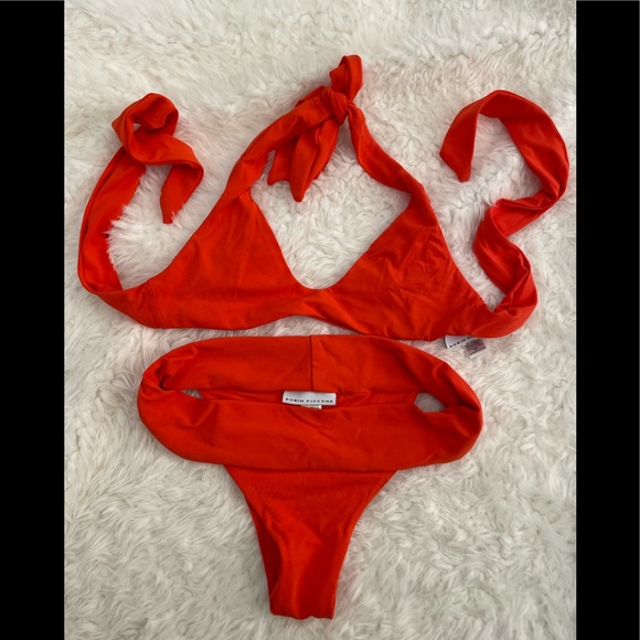 Robin Piccone Bikini - Picture 2 of 9